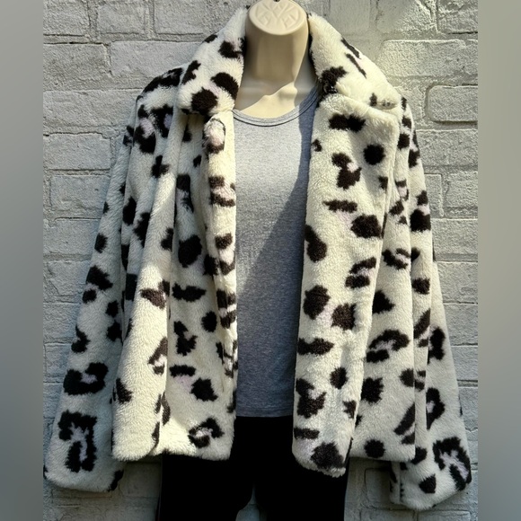 Faux Fur Print Jacket - Picture 3 of 8